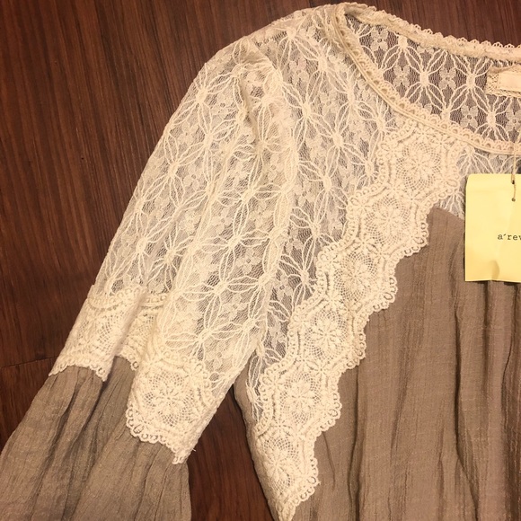 Tan & lace blouse - Picture 2 of 5